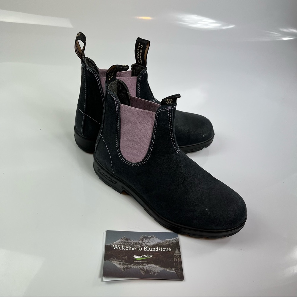 Blundstone womens elastic sided boot suede size 8.5